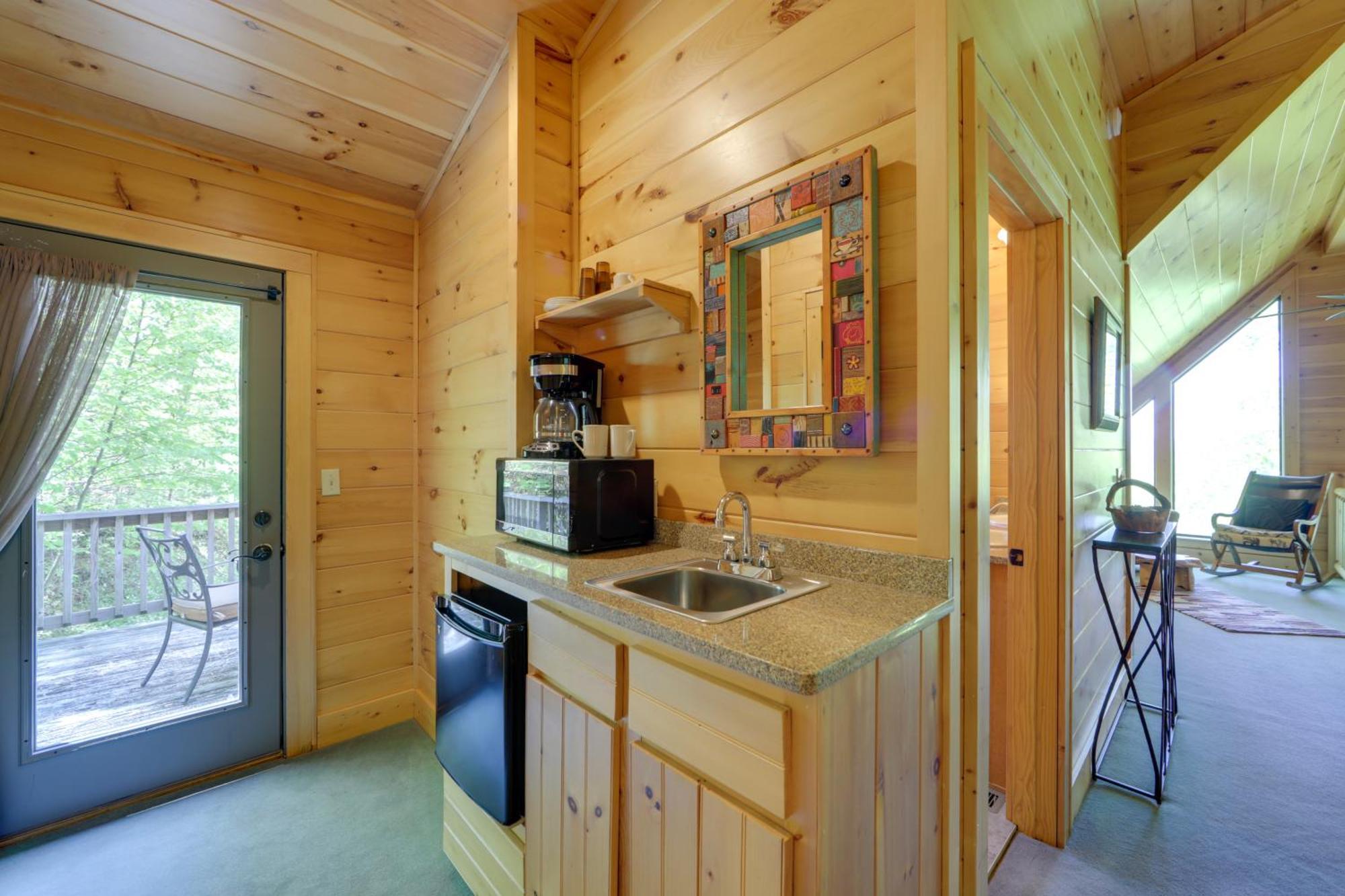 Bryson City Cabin With Hot Tub And Mountain Views! Екстер'єр фото