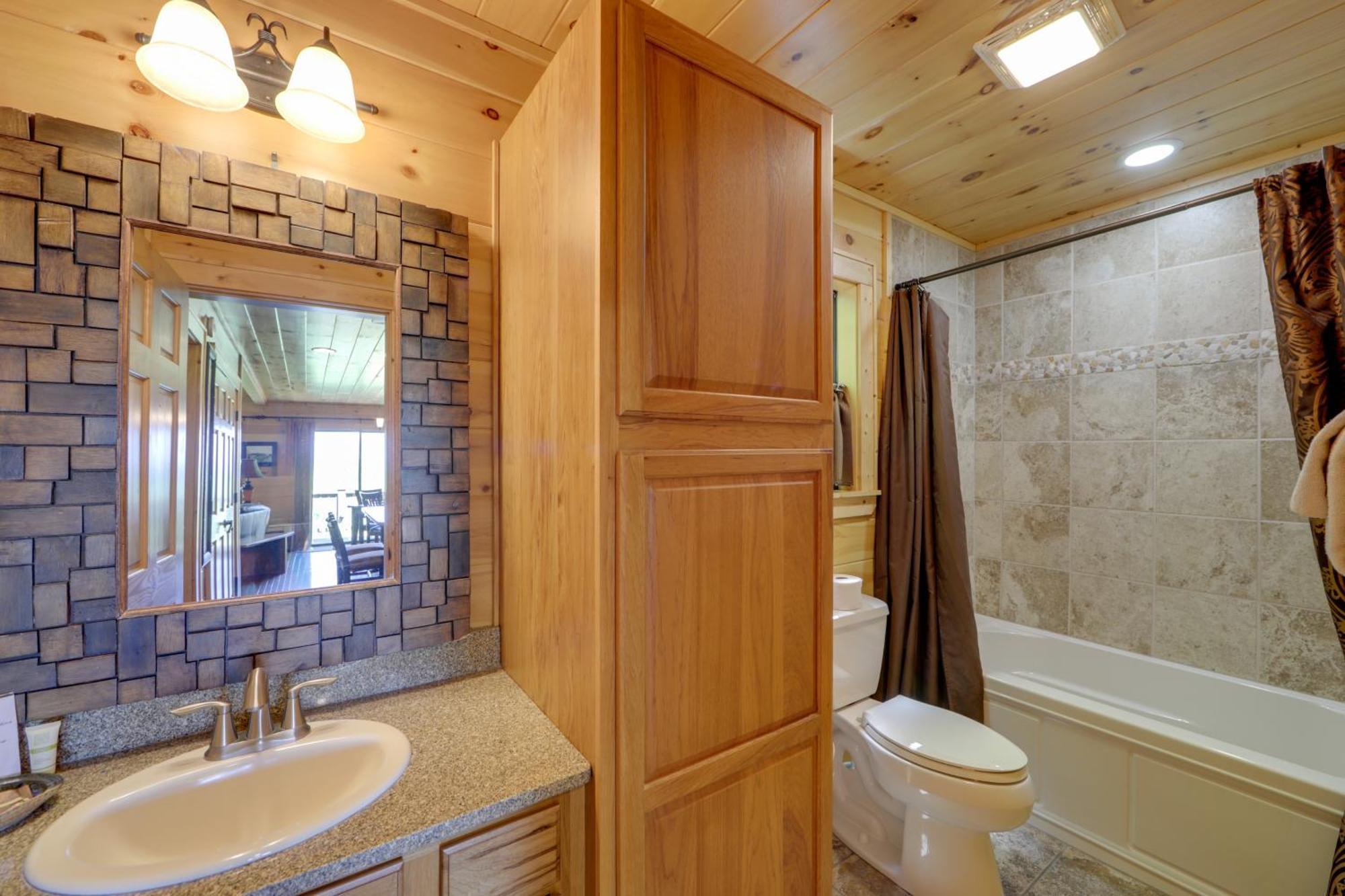 Bryson City Cabin With Hot Tub And Mountain Views! Екстер'єр фото