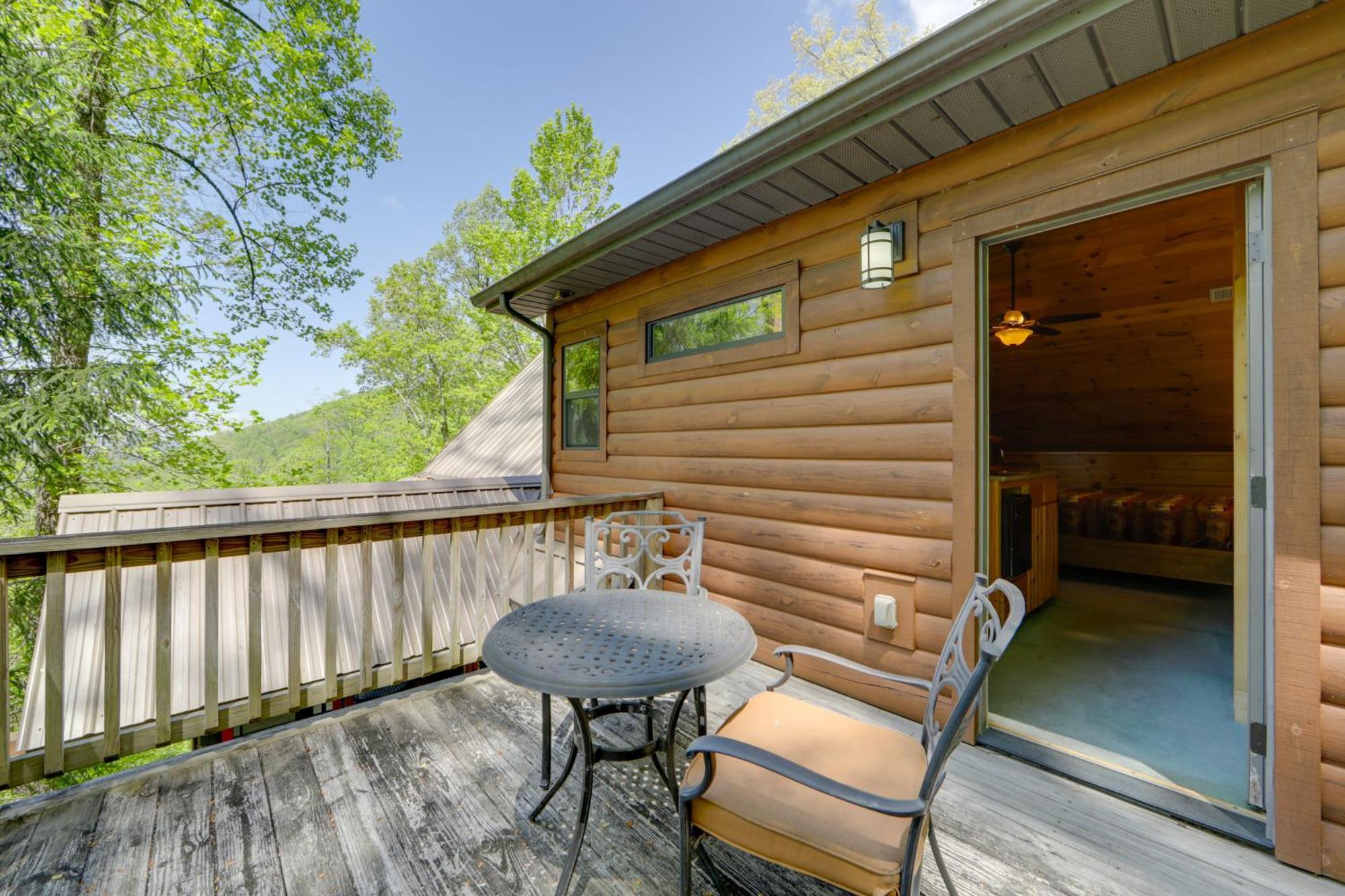 Bryson City Cabin With Hot Tub And Mountain Views! Екстер'єр фото